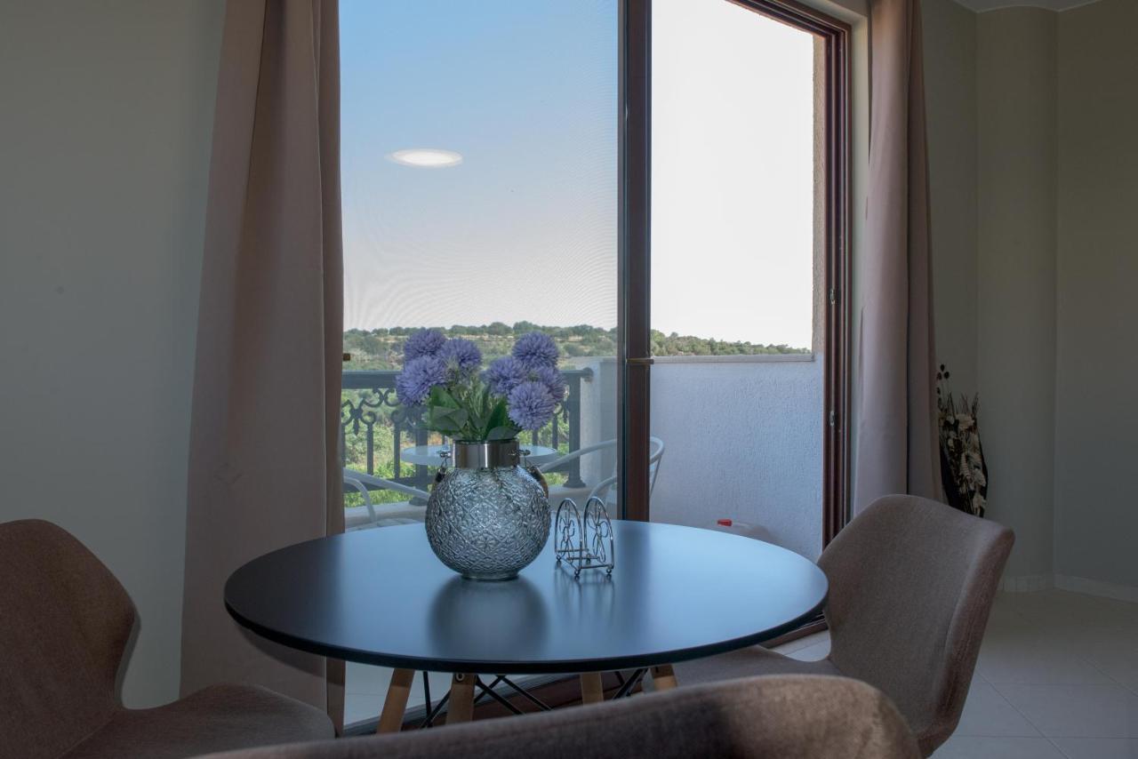 Rafaela Apartments Истро Экстерьер фото